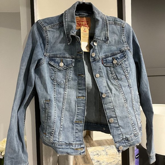 Women's Levi's Jean Jacket BRAND NEW - Picture 1 of 3